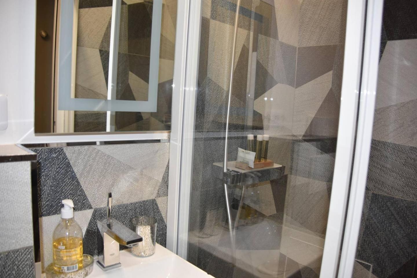 Casa vacanze In Eiffel Tower & Champs Elysees Parigi